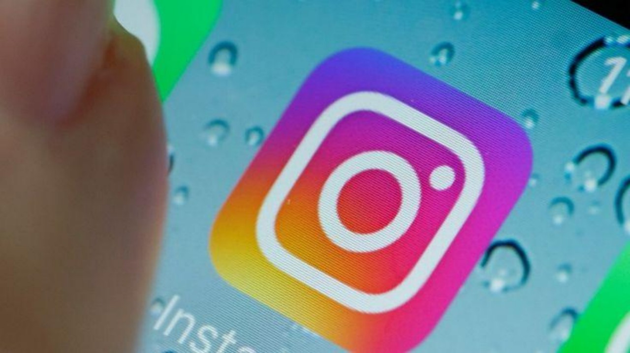 10 Instagram Caption Hooks to Attract Clients